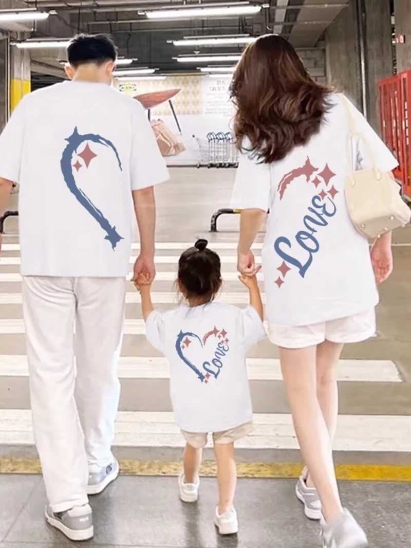 2025 new style parentchild outfits summer Tshirts for a family of three or four family sets shortsleeved Tshirt tops X250923