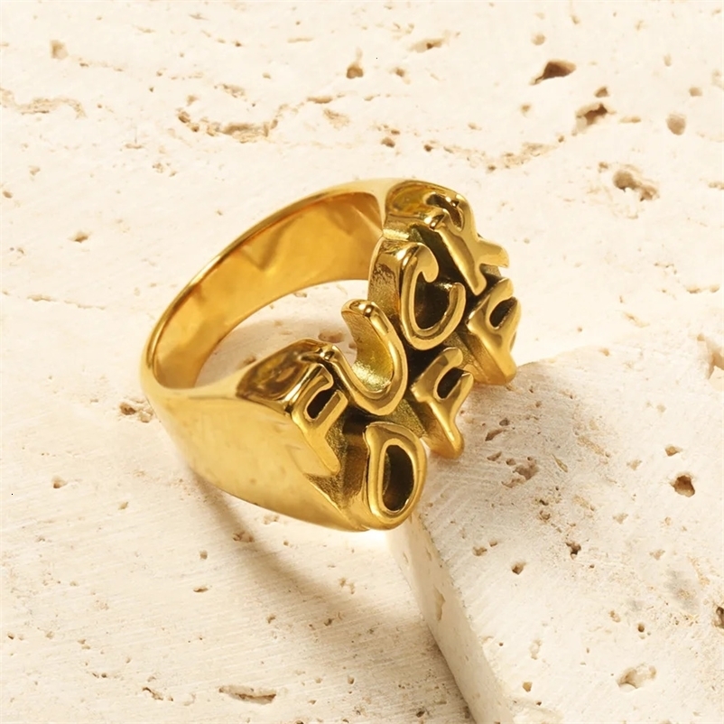 2023 Retro Gold Color Stainless Steel Waterproof Jewelry Gothic Letter Rings For Women Men Unisex Rock Gift Punk Accessories 240125bj
