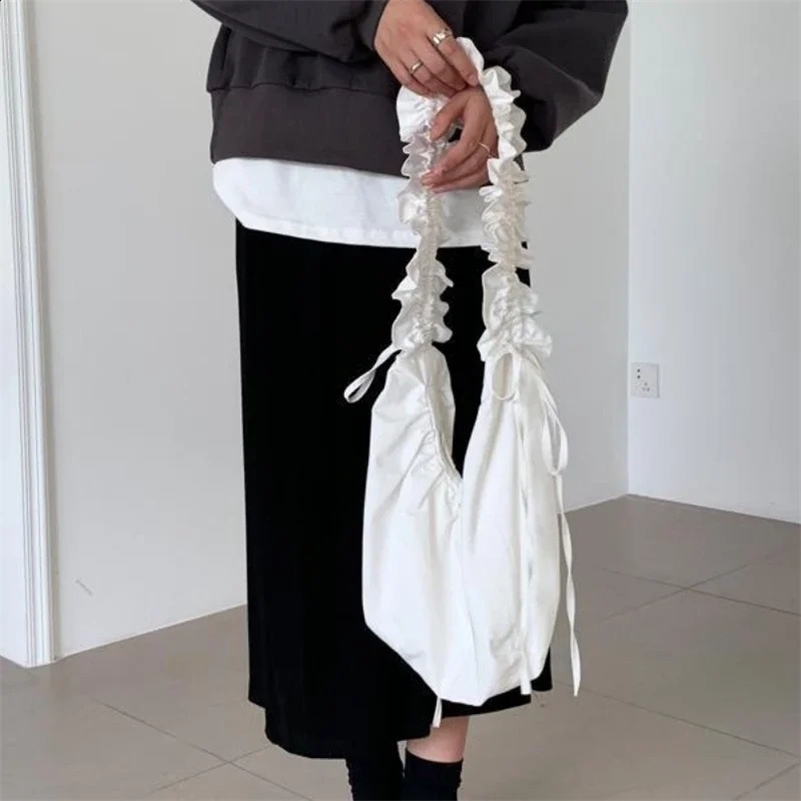 MBTI plissé des femmes plissées Sac à bandoulière de style coréen Couleur solide de grande capacité sac à bandoulins simples pour 241120