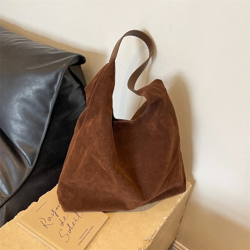 Leisure solid artificial suede shoulder bag high-quality large capacity womens simple bag 2024 fashion version classic handbag 240923bj