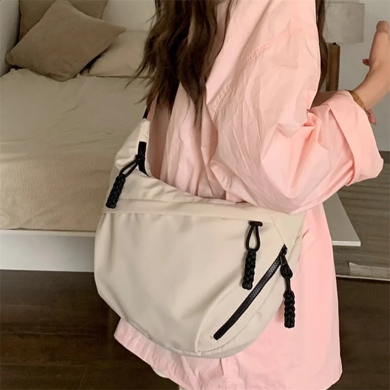 Large Capacity Nylon Crossbody Bags Casual and Versatile Commuting Shoulder Bag Lightweight Sports Crossbody Hobos Bag 241204