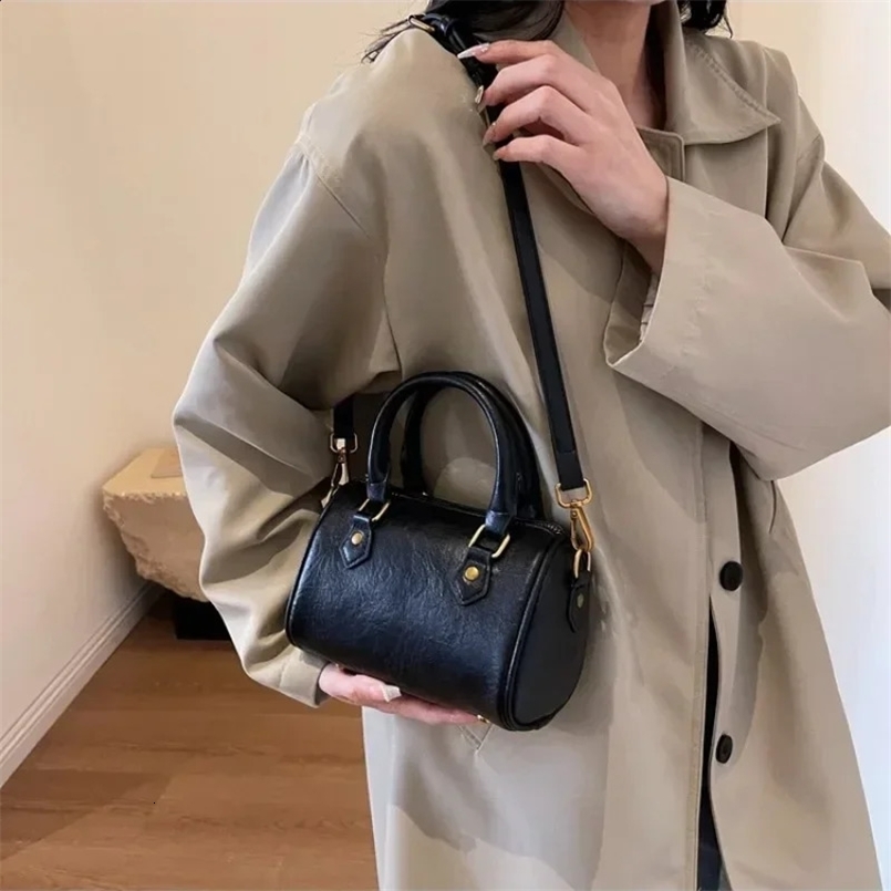 Women Vintage Boston Bag Casual Fashion Crossbody Womens British Style Top-Handle Simple Female Shoulder Bag for Girl 241228