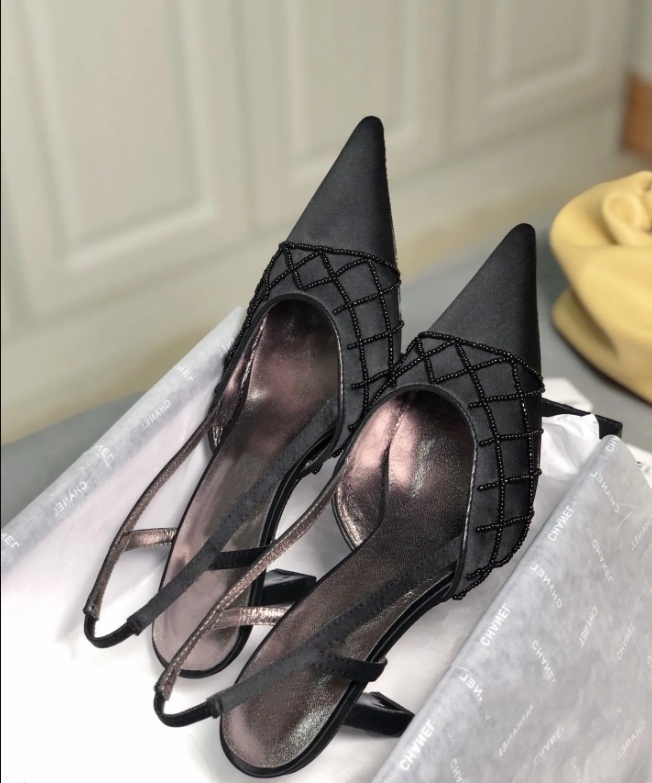Sandales à talons hauts Été Nouveau designer de luxe Chaussures de mariage en soie en soie de godet de la cheville enveloppée de la cheville Sand