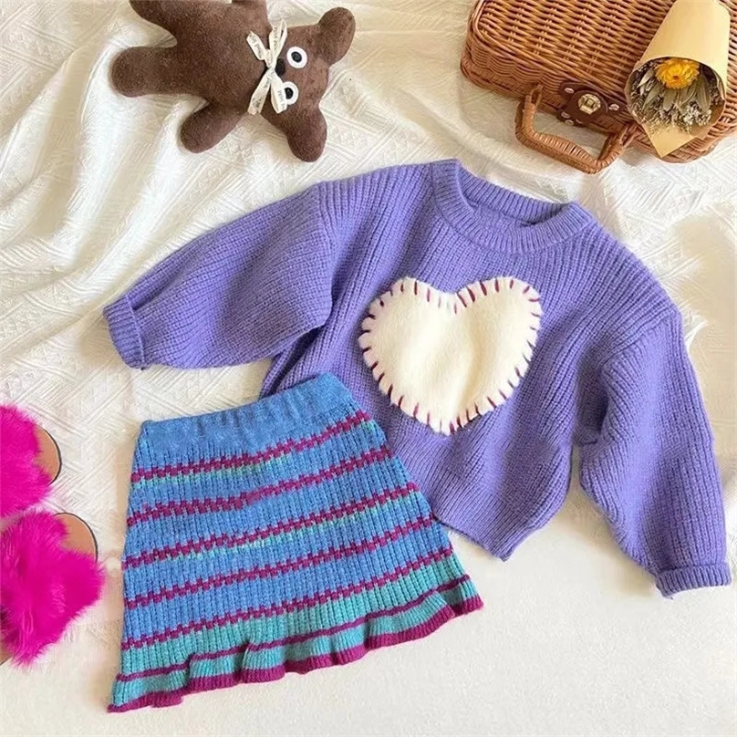 Clothing Sets Children Autumn Winter Set Fashionable Korean Style Girls Purple Love Sweater Striped Knit Skirt Two Piece 231007