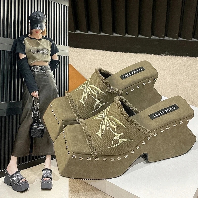 Summer selling womens slippers with thick soles retro open style rivet sandals womens square toe outdoor fashion slippers 240611bj