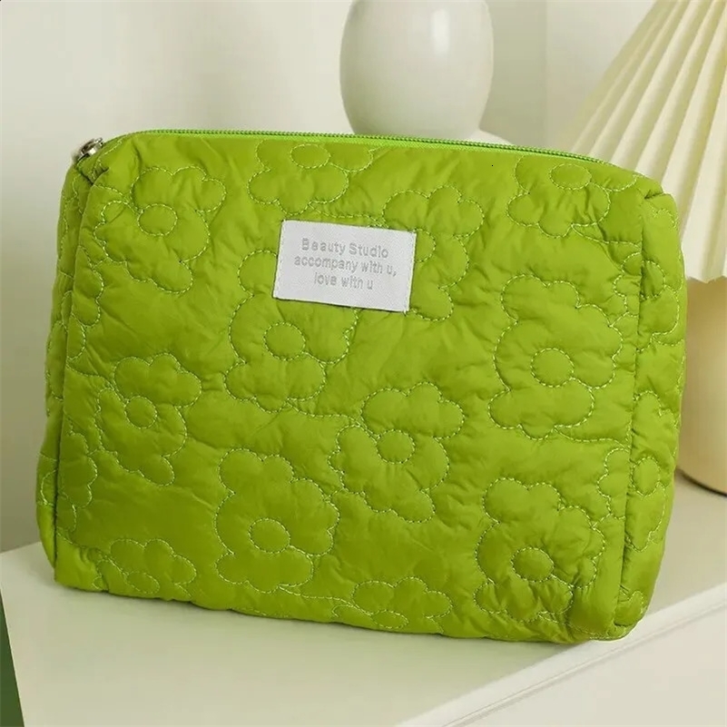 Embroidery Large-Capacity Cosmetic Bag Waterproof Portable Storage Bag Travel Makeup Pouch 240815