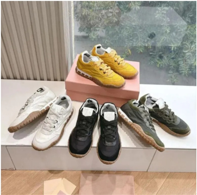Designer toile chaussures décontractées baskets en cuir en talon bas à talons à talons lows limards noués Femmes de luxe Running Round toe lace u