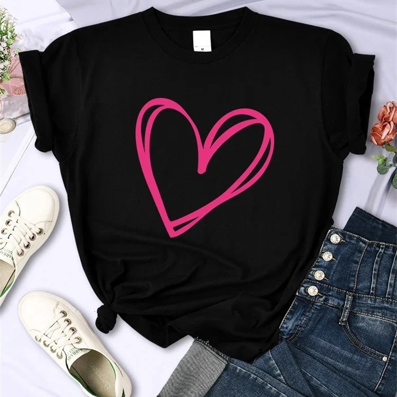 Plus size pink heart-shaped printed womens T-shirt personalized casual T-shirt full math short sleeved creative O-neck womens top 250410