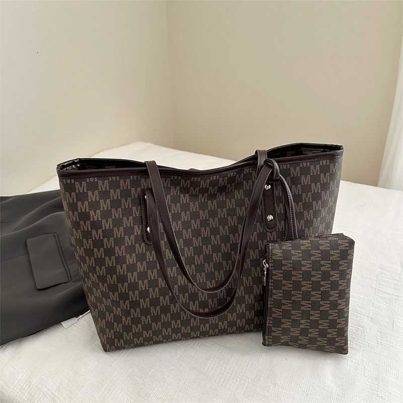 LECTOCACACE LETTRE TOTE SAG RETRO HIGHEND FOLM Simple Light Luxury Sac à épaule Commuée Voyage Femme à main sous les bras W250924