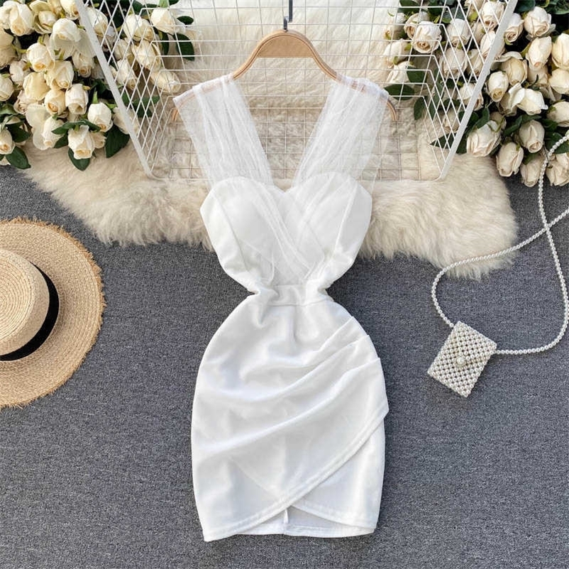 DEAT Women Temperament Mesh Pleated Irregular Buttocks Dress Solid Color V-neck Open Back Fashion Spring Summer 11B320 210709