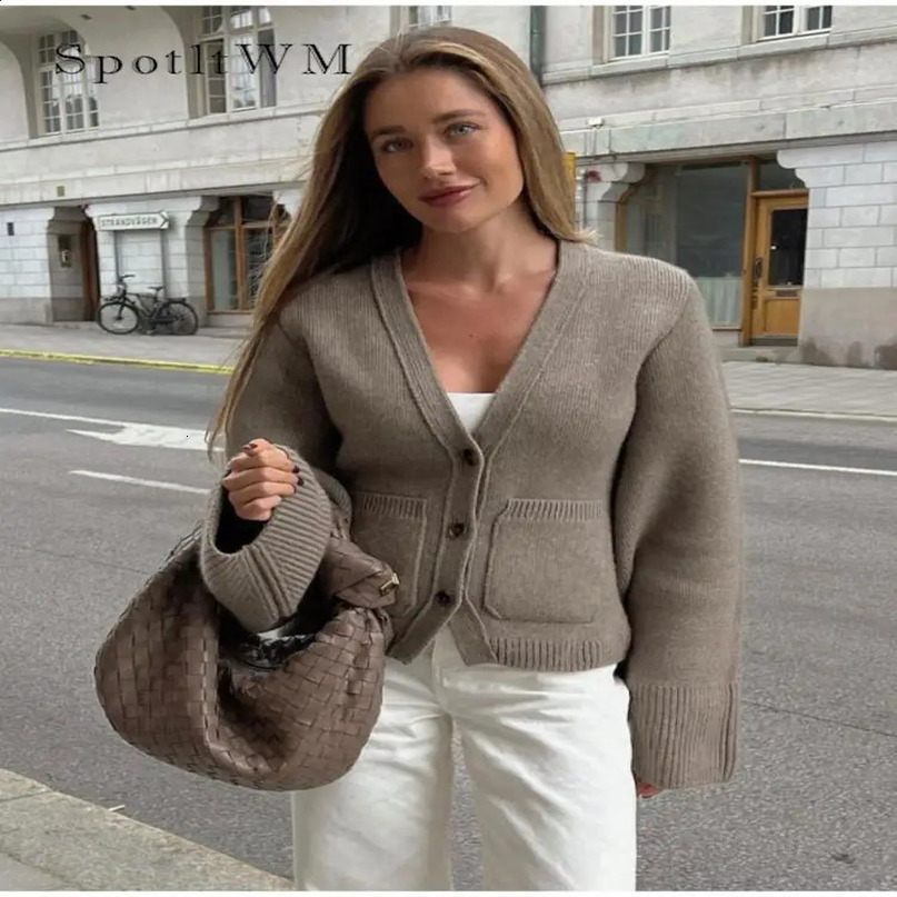 Womens Sweaters solid Vneck single chest pocket cardigan long sleeved pleated patchwork knitted jumper fashionable street sweater 231214