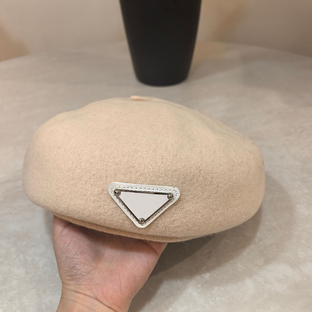 Top Beret designer 2024 winter fashion luxury lambskin hat women classic brand beret hat men