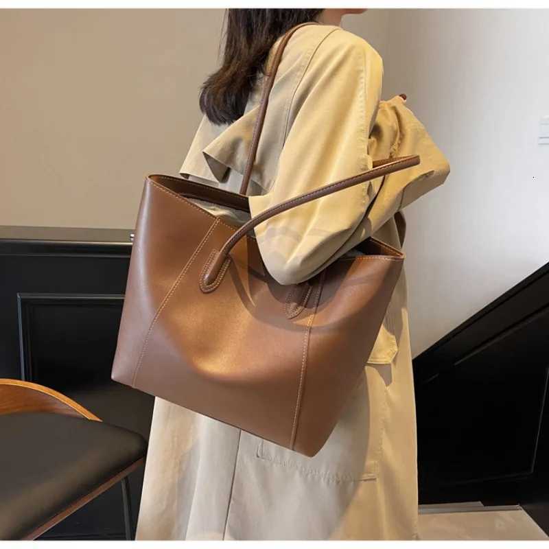 NOUVELLE FEMMES SABAG DES MADES SABLE SAGLE SAGLE LARGECAPITÉS COMMUTATION MESSENGER Sacs Fashion Fashion Bolsas à main de haute qualité Solide W