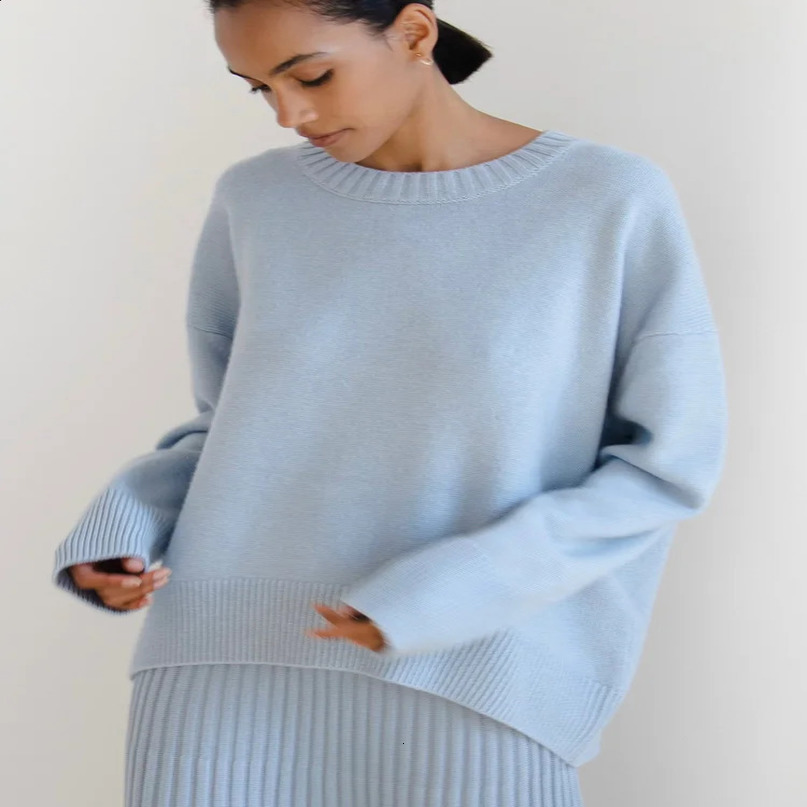 Womens Sweaters Autumn and Winter Knitted Sweater Puller Oneck Loose Thick Solid High Quality Casual 231214