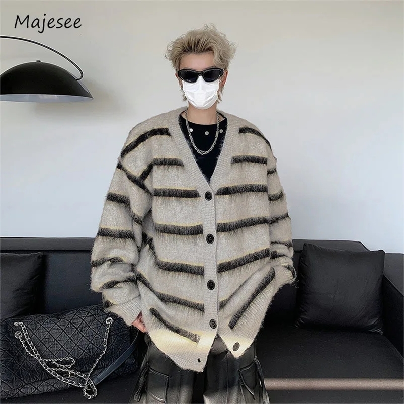 Striped cardigan mens winter chic Knitwear slow bag Japanese style Harajuku long sleeved street hip-hop fashion academy 241125