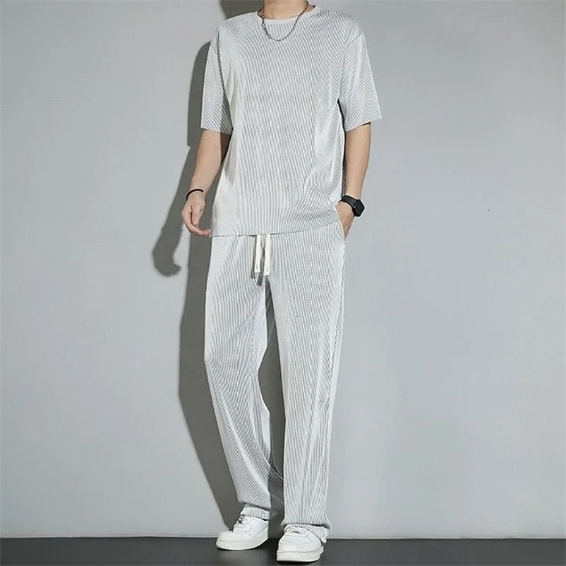 Top Pants Sets Kpop Short Quarter Sleeve Tracksuit Korean Style T Shirt Man Summer Sports Suits Aesthetic Cool Xl Mens Clothing 240529