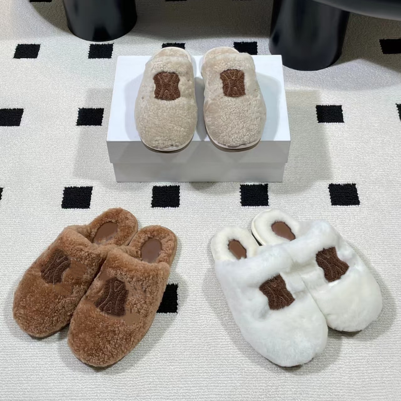 Designer Fluffy tazz slide Fashion Luxury sandals Womans Winter fall Lambswool triomphes fur slides Mens Warm slippers furry slippers house Outdoor