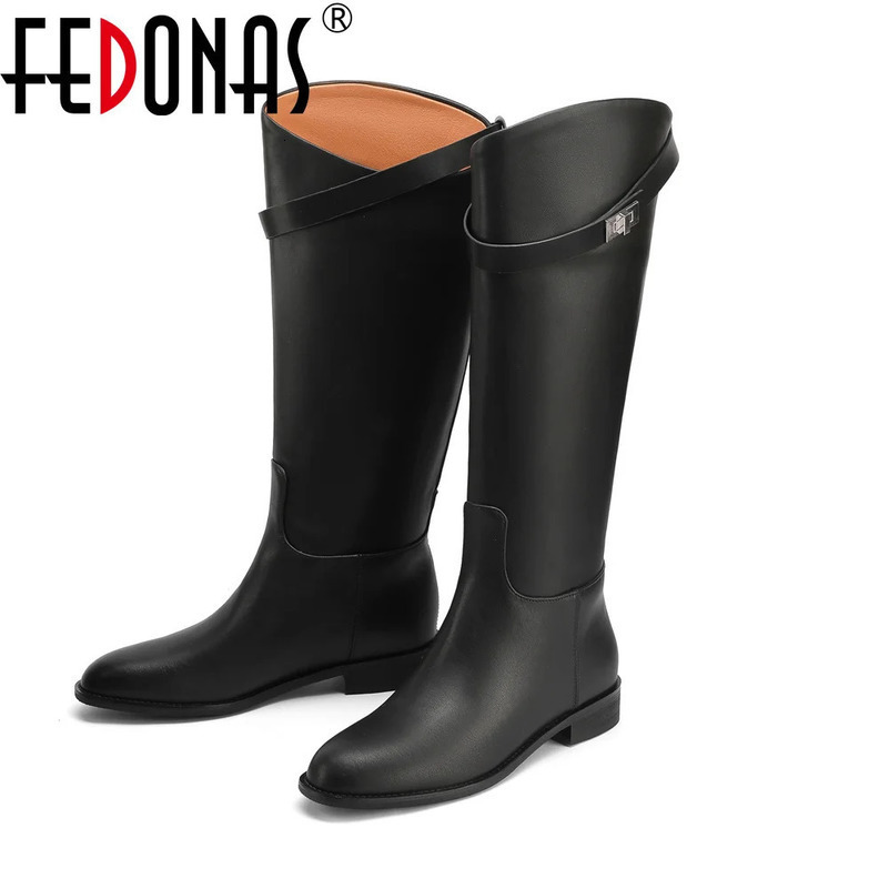 Fedonas Ins Fashion Women Women Botas altas de cuero genuino Tacos gruesos altos botas de motocicleta Femenina Hermana Caballero Caliente 250109