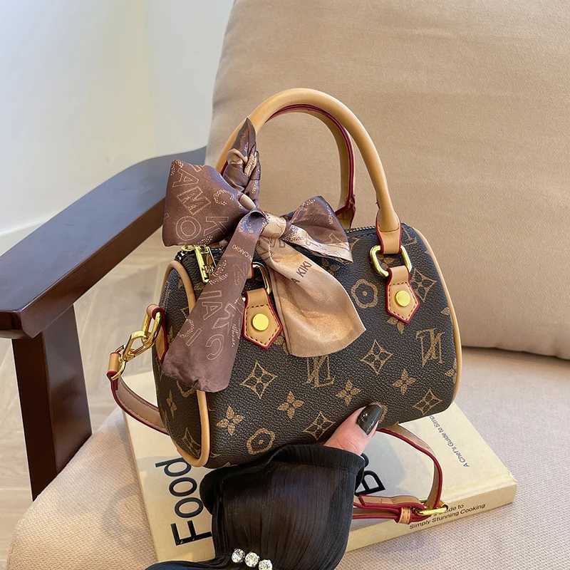 Paris Fashion Designer Elegant Handbag Classic Vintage Style For Luxury Women Leisure Business Boupéter Bag W250924