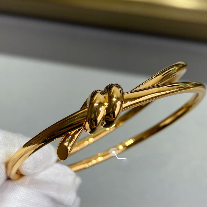 ADITA T0p-quality stainless steel gold-plated knot bracelet fashion diamond European size gift for girlfriend with box 043