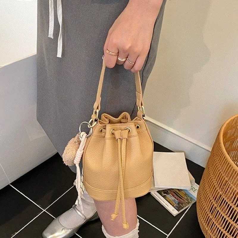 Famous Designer Leather Womens Tote Bag Fashionable Elegant Crossbody Stylish Trim Vintage Daily Casual Bag W250924