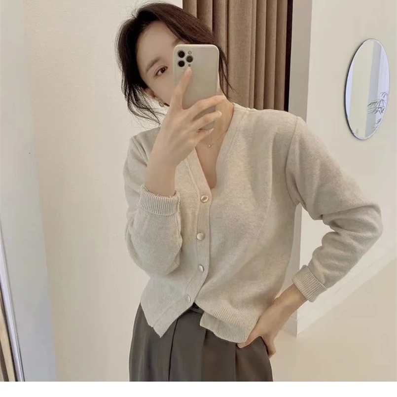 Long Sleeve Cashmere Cardigan Women Knitted Sweaters Autumn and Winter V-Neck Top Cashmere Women Cardigan 240724