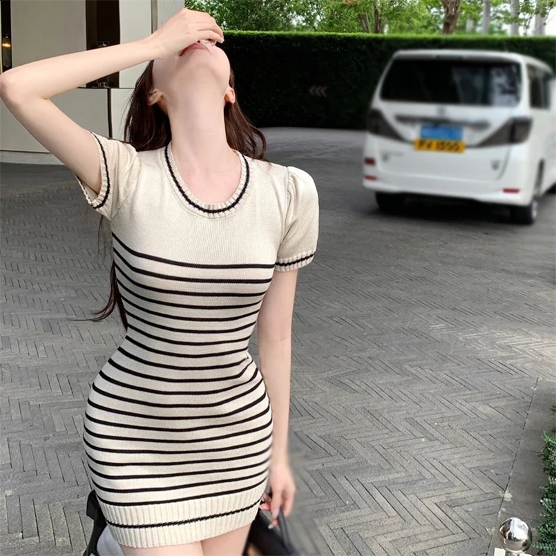 Korean Version Summer Round Neck Striped Color Collision Slim Fashion Versatile Sweet Spice Girl Knitted Short-sleeved Dress 240802
