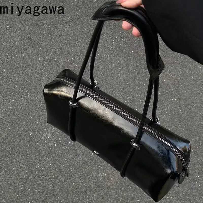 Miyagawa Retro Womens Bag Large Capacity Boston Pillow Bag Spicy Girl Motorcycle Bag High Quality One Shoulder Travel Handbag Z250923
