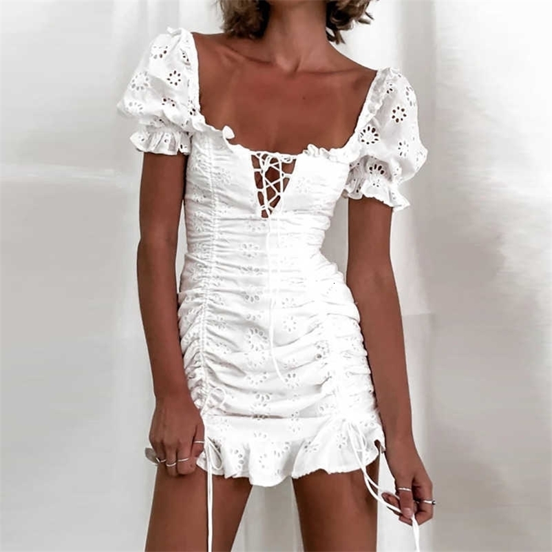 DEAT Spring Summer Short Puff Sleeve Square Collar White Hollow Out Embroidery Sexy Mini Pleated Dress Women MI456 210709