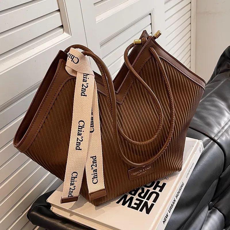 Designer Bag Luxury Bag Shoulder Bag Purse Handbag 2025 New Simple Hundred Women's Tote Bag High Quality Leather Crossbody Bag Black Large Capa