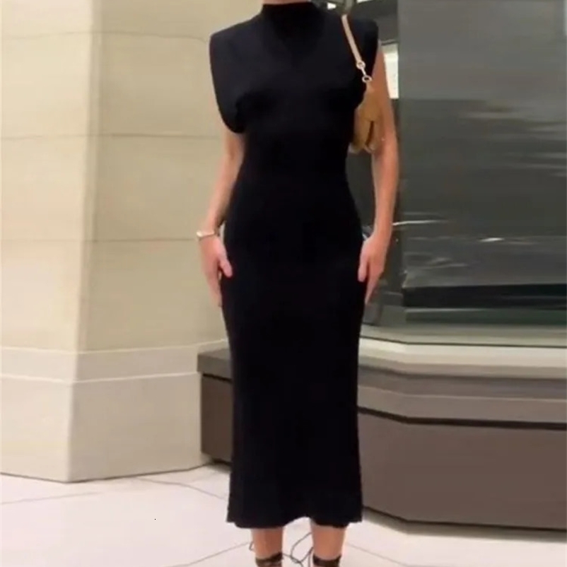 Women Fashion Black O Neck Midi Dresses Sexy Sleeveless Rear Split High Waist Slim Dresses Elegant Female Streetwear Chic Robes 240423