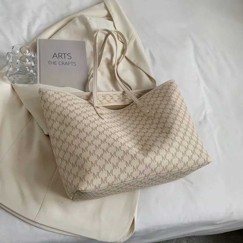 2025 Large Tote Bag for Women Stylish Spacious Shoulder Bag Lightweight Work Purse Minimalist Korean Fashion Student Bag W250924