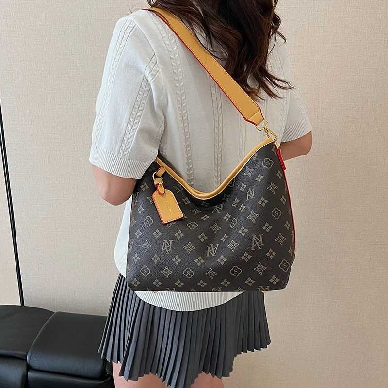Fashionable Leather Tote Bag for Women Messenger Style Crossbody Bag By Top Brand Popular Classic and Durable W250924
