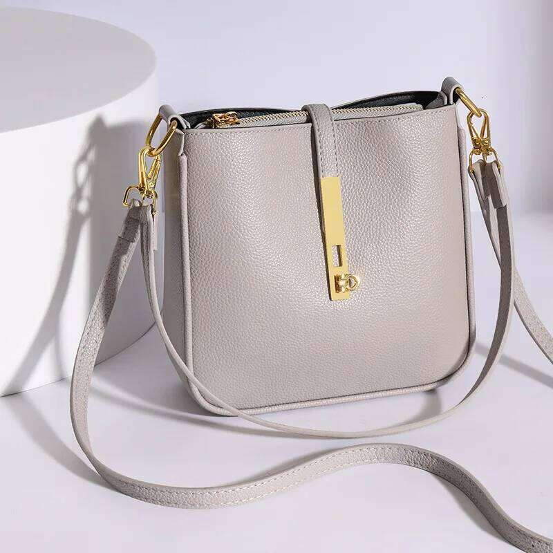 Light Genuine Leather Women's Crossbody High Quality Handbag Fashion Underarm Bag French Versatile Shoulder Bag Suotong0917
