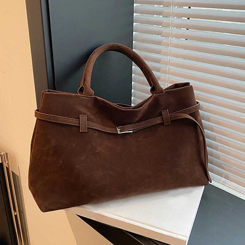 Tote Bag Ladies New Autumnwinter Highgrade Niche Design Large Capacity Retro Commuter Handbag Women Shoulder Bags Z250923