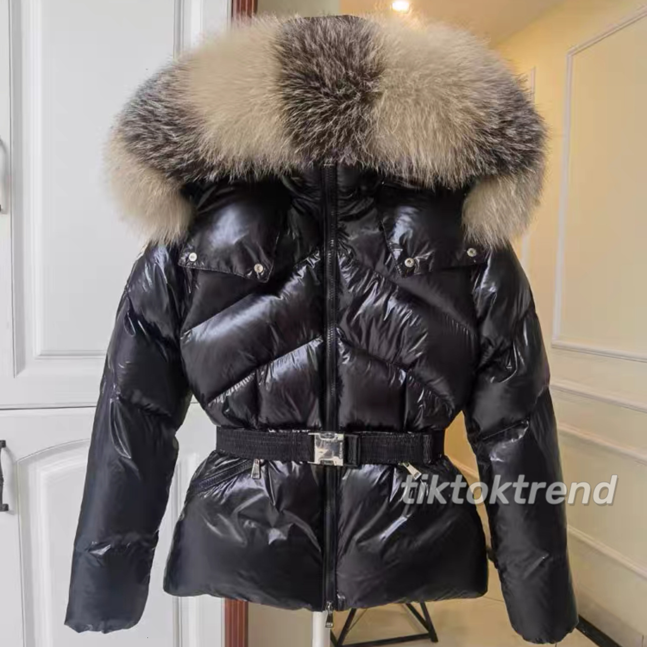 Designer Winter Women's down Jacket Fox Fur collar Embroidered Boed badge Warm Fashion Jacket with Belt Women's cotton coat with large poc