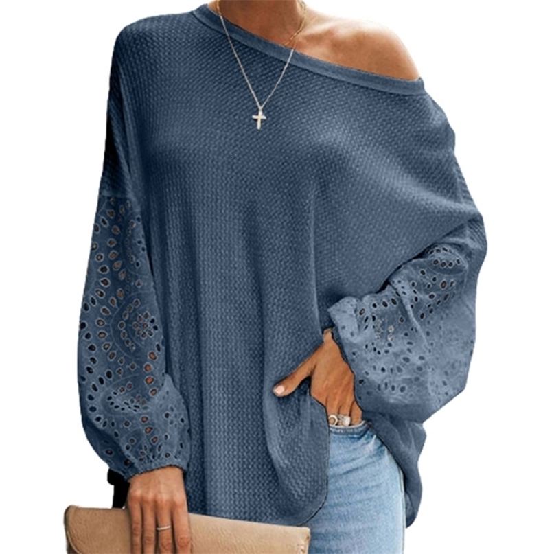 Winter Fashion Knitt Stitching Hollow Lace Lantern Long Sleeves Solid Color Loose Slant Collar Off Shoulder Women T-Shirt 210819