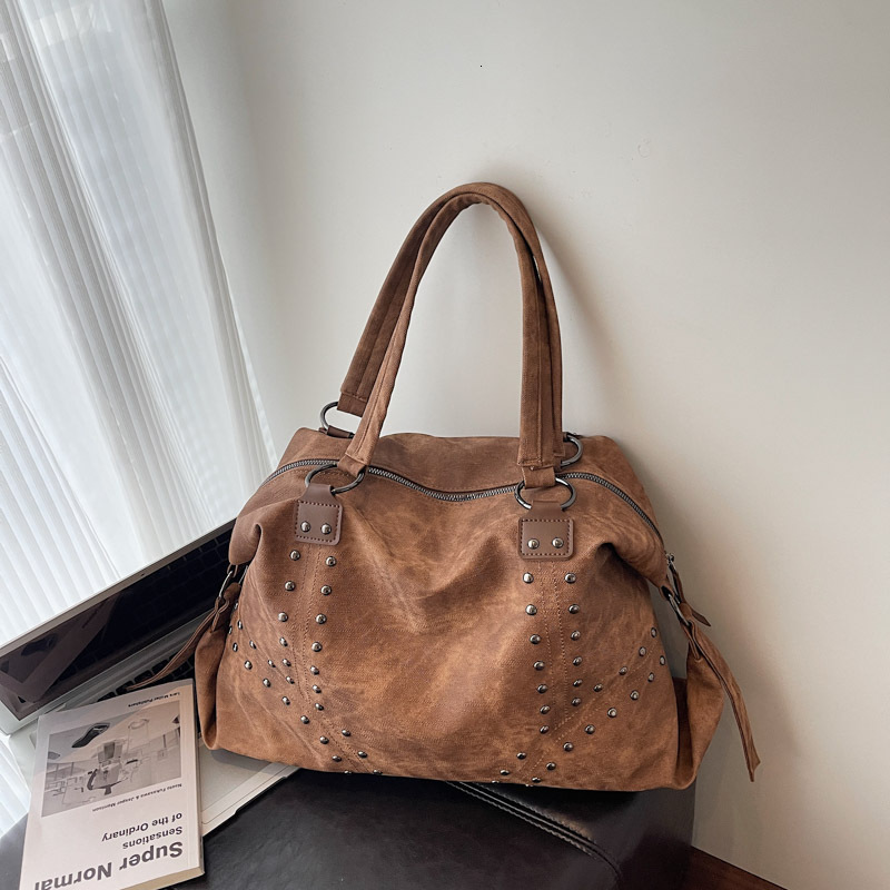 Top Brand High Quality New Style Free Delivery Designer Bag Shoulder Bag 2025 New Trendy Rivet Tote Bag Large Capacity Travel Handbag New Free Deliv