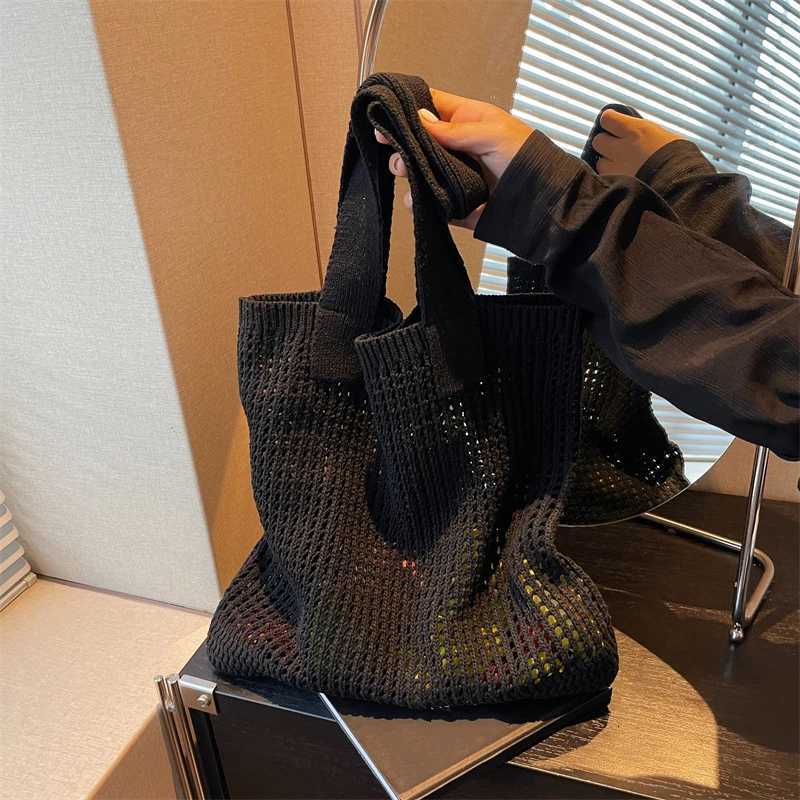 Women Shoulder Bags Large Capacity Crochet Tote Bag Fashion New Knitting Handbags Female Hollow Woven Shopping Bag Z250923