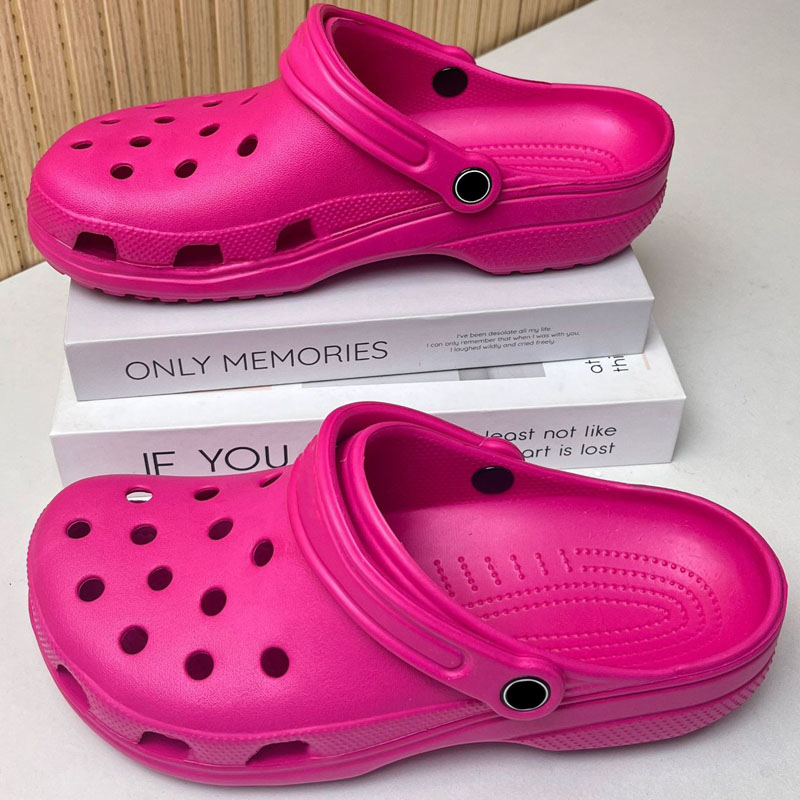 Des créateurs de marque de luxe obstruent des sandales étanches d'été de plage d'été glissages pour femmes hommes confortables chaussures d'extér