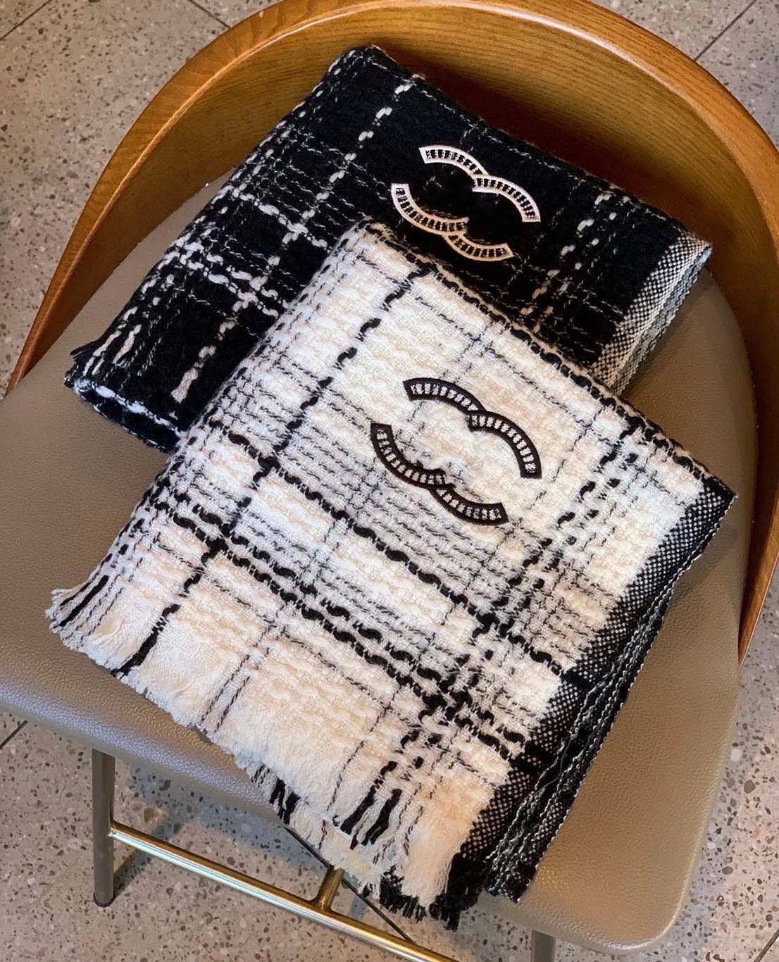 Écharpes à carreaux légères à carreaux élégantes pour femmes, écharpe de créateur noire pour Noël, châle en treillis doux et élégant