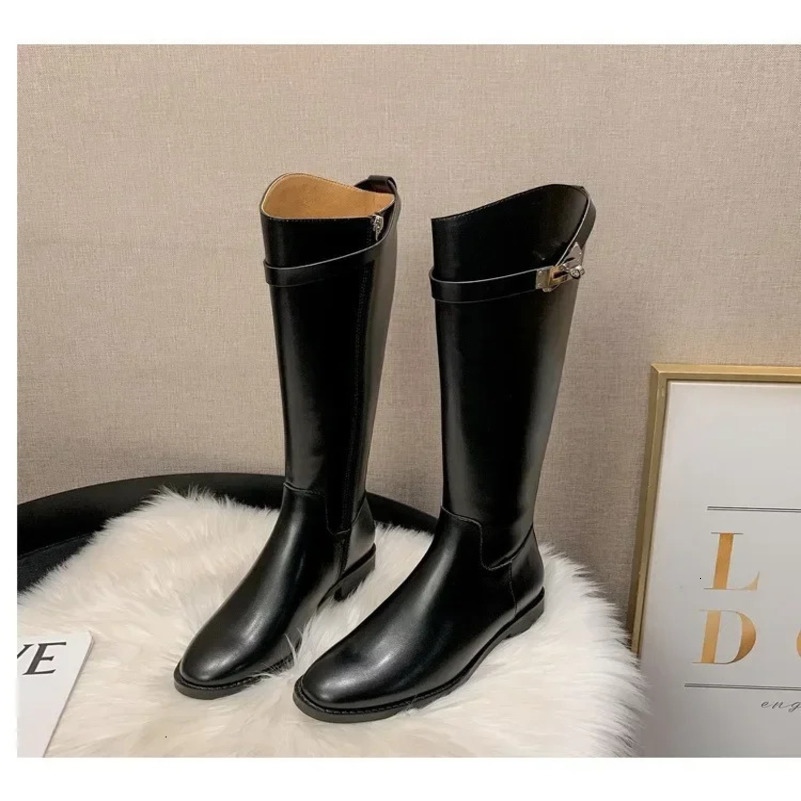 Botas de invierno de moda con hebillas para mujeres Primavera/verano y botas ecuestres de la pantorrilla de la pantorrilla. Botas altas 241009