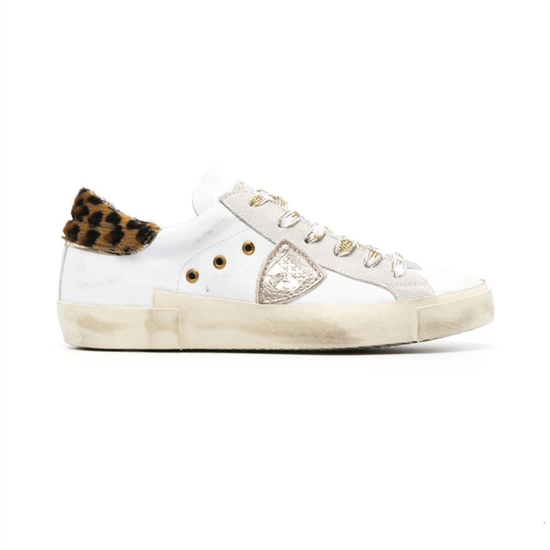 1 1 Women's everyday outfits classics cap lace up low top casual shoes Designer High quality genuine leather sneakers suede toe Luxury comforta
