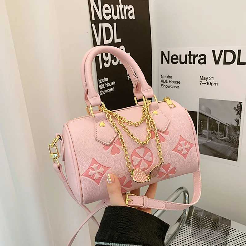 Designer style bag 2025 hit classic crossbody bag fashionable and versatile simple and stylish retro and luxurious handbag W250924
