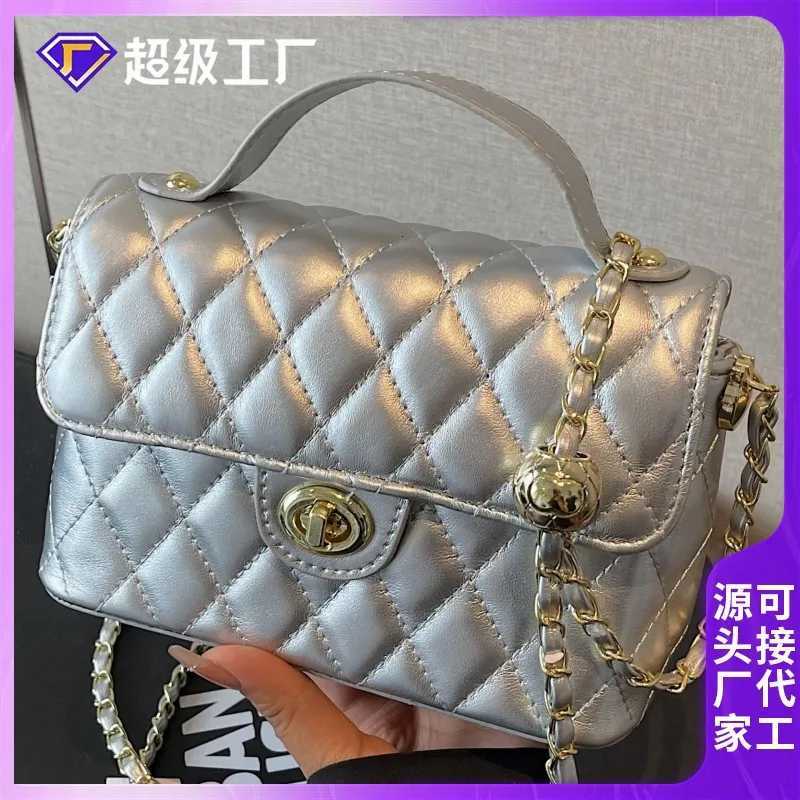 2025 Nouvelle mode Sac de messager d'épaule haut de gamme polyvalent petit sac de diamant de vent parfumé sac pour femmes portables W250924
