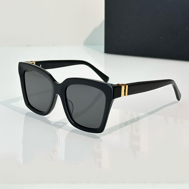 Fashion Designer DD Hing Sunglasses Women Square Black Acetate Frame Personalized Metal Hing Logo Mirror Legs Outdoor Leisure Travel Holiday Sunglas