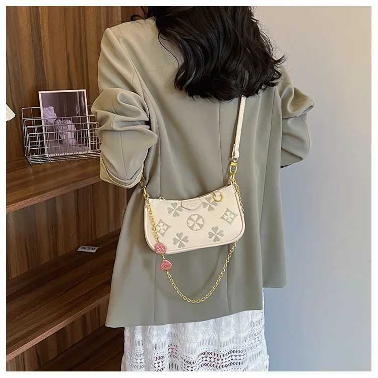 Premium Underarm Bag 2025 Womens Niche New Style Retro Printed Chain ShoulderHandCarryCrossbody Light Luxury W250924
