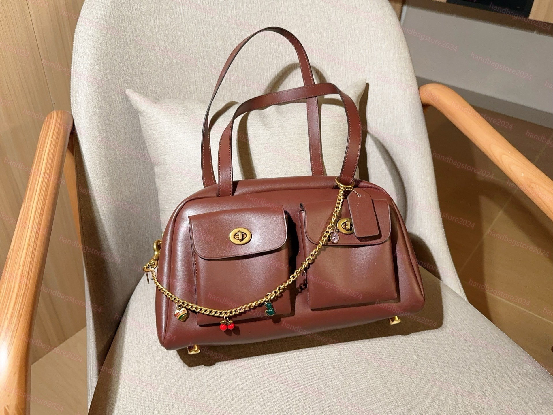 Designer Bag Luxury Bags Chic Small Square Twin Turnlock New Show Vintage Motorcycle Handbag Leather Shoulder Totes for Women Large Capacity Chain f