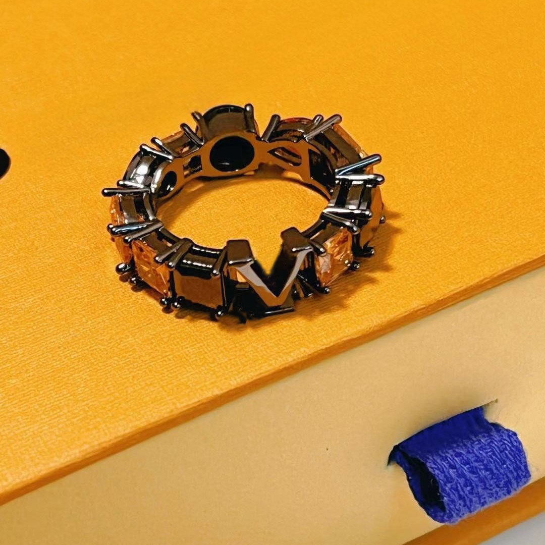 Bague de diamant de coussin de guerrier noir de créateur pour hommes et femmes lettre LoVe bague de luxe légère haut de gamme en titane et acier