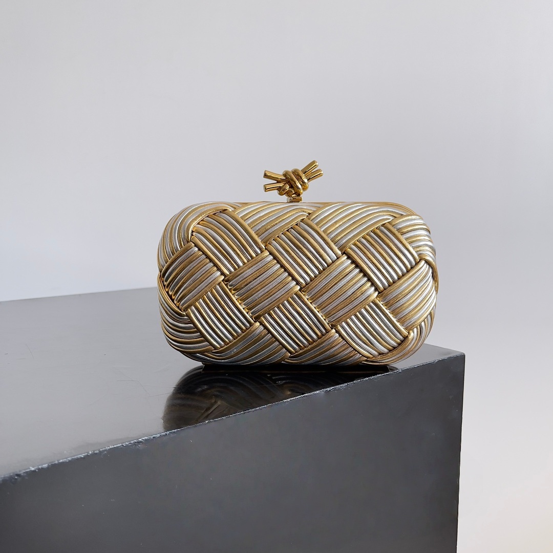 La nouvelle texture luxueuse du créateur est pleine de sacs de banquet de gradient d'or et d'argent